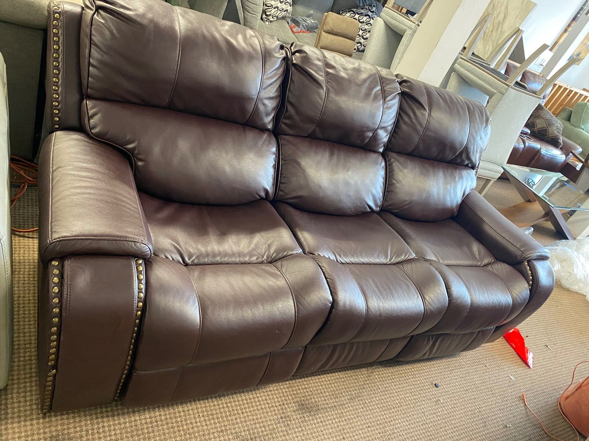 NICE BURGUNDY LEATHER POWER RECLINING SOFA