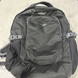 Pacsafe Venturesafe 25L Backpack
