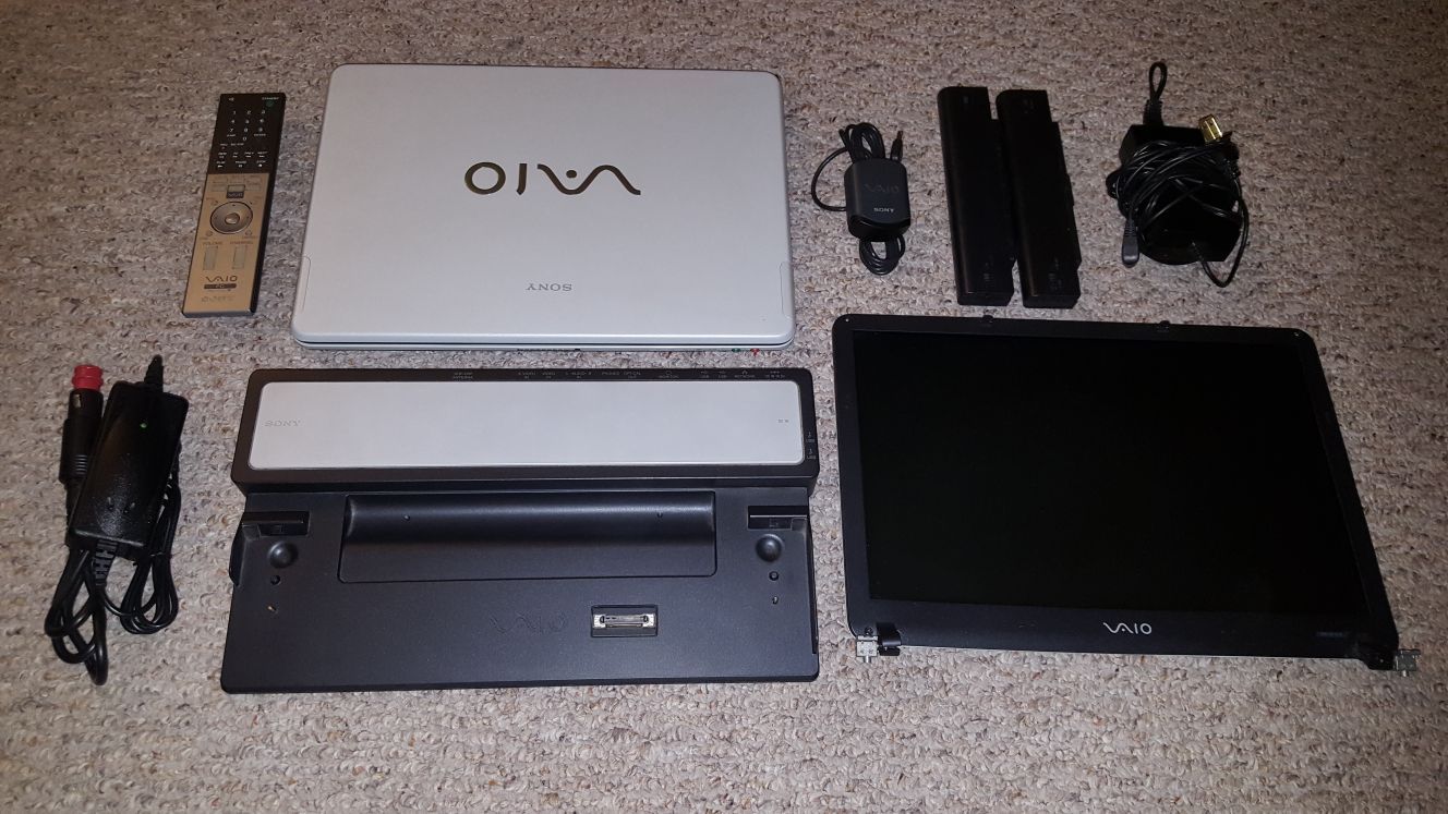 Sony Vaio VGN-FS680/W Laptop and Dock and More