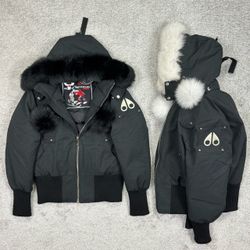Women’s winter jacket M knuckles size Small