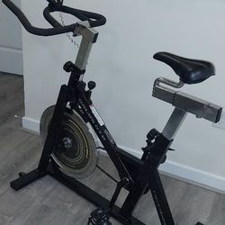 GOLD'S GYM
Cycle Trainer 310
Exercise Bike
Model No. GGEX62410.1