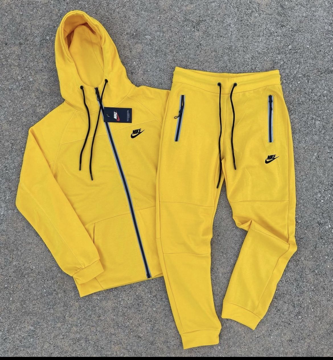 Nike tech Yellow MEDIUM