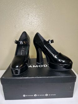 black platform