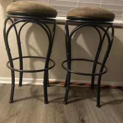 🪑 2 Swivel Bar Stools – Metal Frame w/ Comfy Cushions