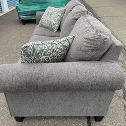 Like New 3 Seater Gray.  ( Pls Read )