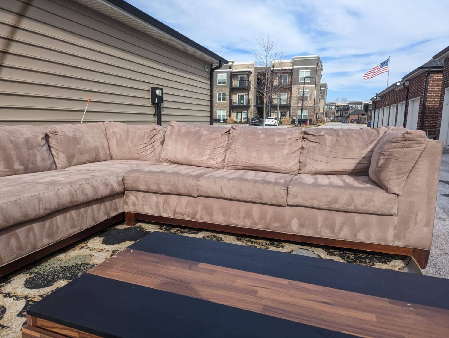 🛋️💥 VCF Sectional 💥 Free Delivery And Financing Available!