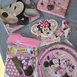 Minnie Birthday Party Supplies - Minnie Birthday Decorations Dinner Plate, Dessert Plate, Napkin, forks, bug myler balloons, cake topper, Cupcake topp