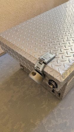 Caja para herramienta con candados