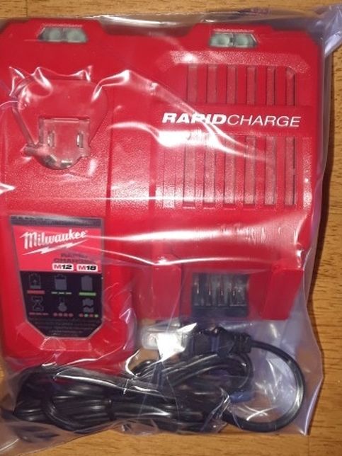 Milwaukee Dual Port Fast Charger For 12 And 18 Volt Batteries