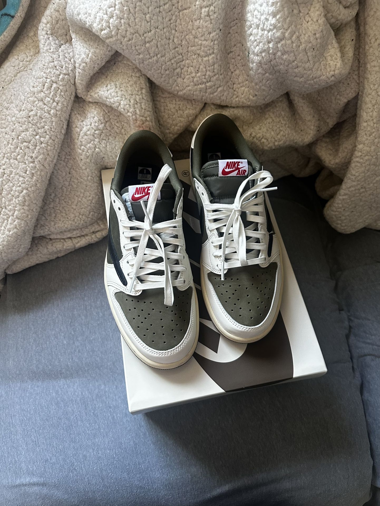 Travis Scott Jordan 1 Low Medium Olive