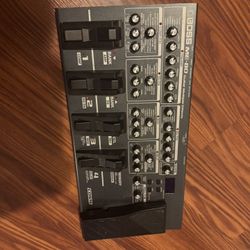 Boss ME80 Guitar Multi-Effect Pedal Board 