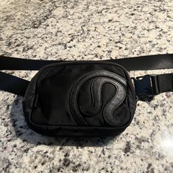 Lululemon/ Everywhere  Belt Bag 1L