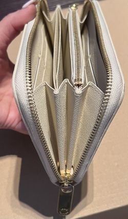 Louis Vuitton Women’s Damier Azur Zippy Long Wallet for Sale in San Diego,  CA - OfferUp