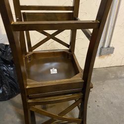 2 sillas altas pido $15 por las dos