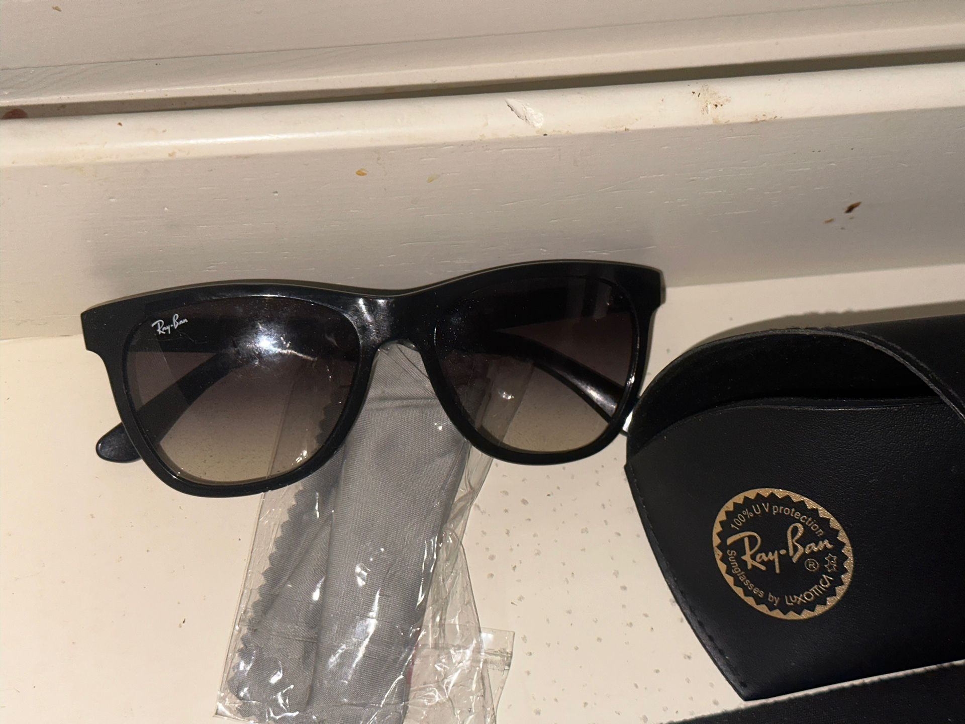 Ray Ban SUNGLASSES for Sale in Houston, TX - OfferUp
