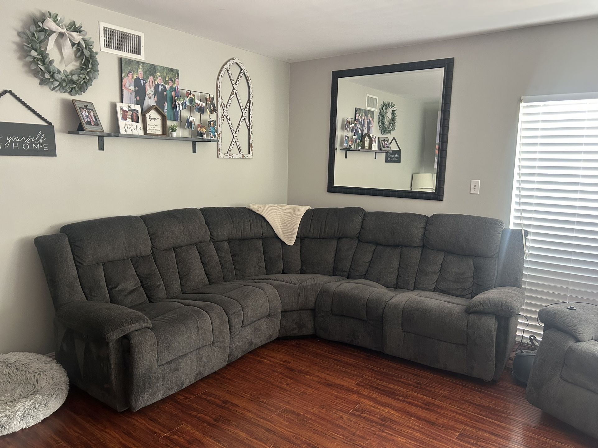 Couch With Reclining Ends And A Recliner 