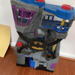 Fisher-Price Imaginext DC Super Friends, Batcave