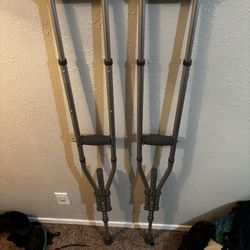 Crutches 