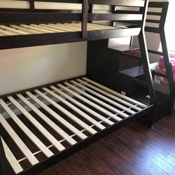 Bunkbed Lightly Used. With Mattresses 