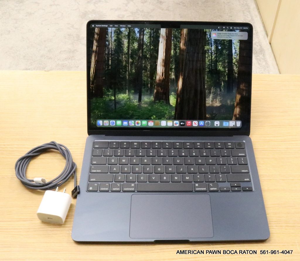 Apple MacBook Air 13" Apple M2 chip 16GB RAM 256GB SSDS 2022 Barely used,
