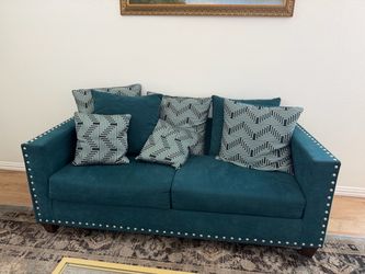 Studded sofa set