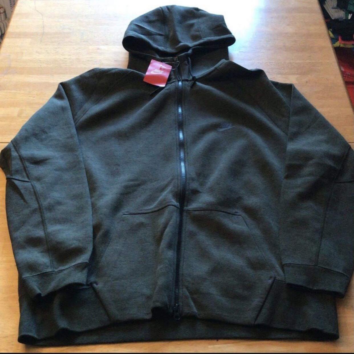 Interpunctie Lengtegraad Oost Timor Brand new Nike tech fleece hoodie full zip jacket dark gray men's XXL 2X  for Sale in El Cajon, CA - OfferUp