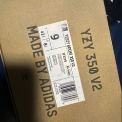Yeezy New Parí Size 8.5 Man 