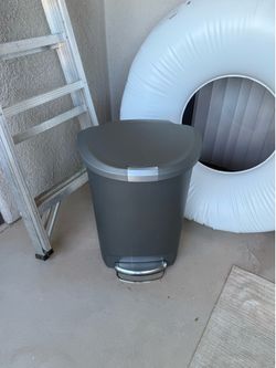 Simple human trash can