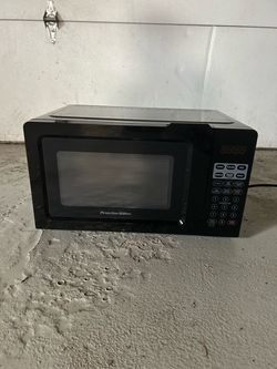 Proctor Silex Black 0.7 Cu ft Digital Microwave Oven