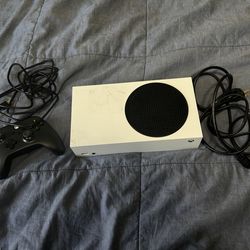 Xbox Series S With Wired Controller