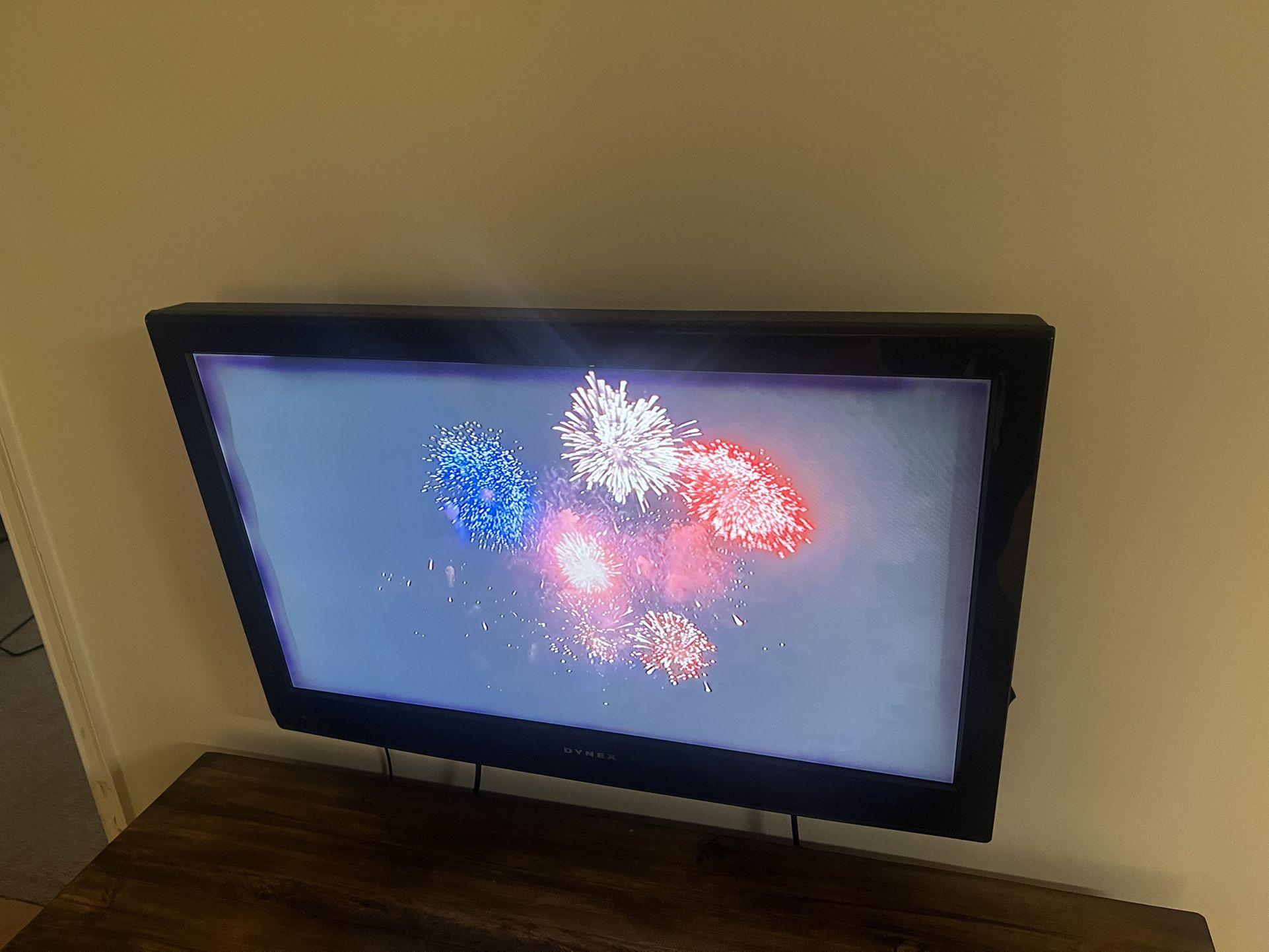 TV With Wall Mount