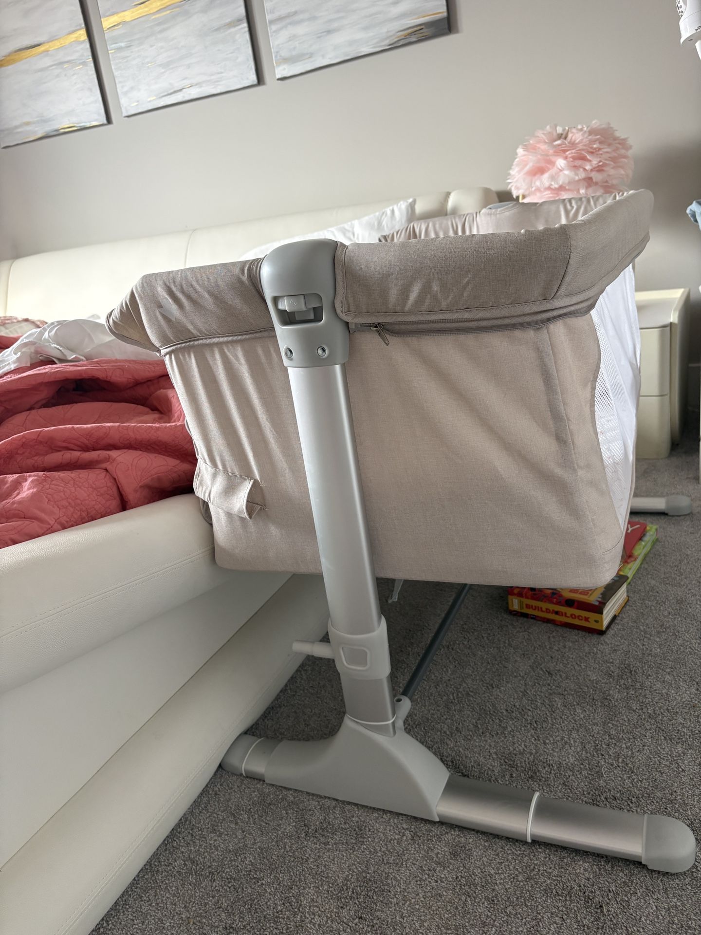Baby Joy bassinet with 2 sheets
