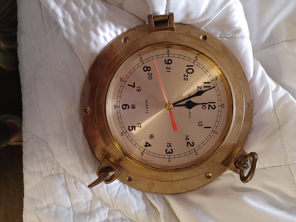 VINTAGE QUARTZ SOLID BRASS SHIP CLOCK PORTHOLE