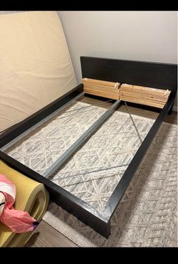 Queen Bed frame Ikea Black / Cama Queen