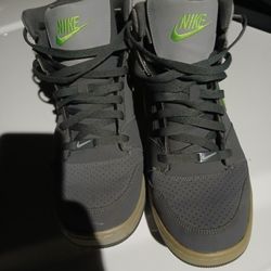 Nike Prestige IV Asking $30 OBO Size 10 And A Half