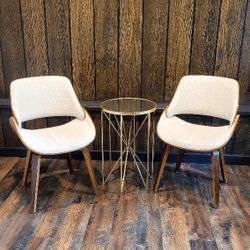 2 Beautiful Chairs 