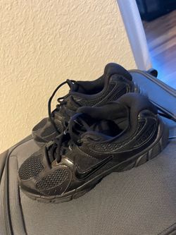Nike tennis shoes