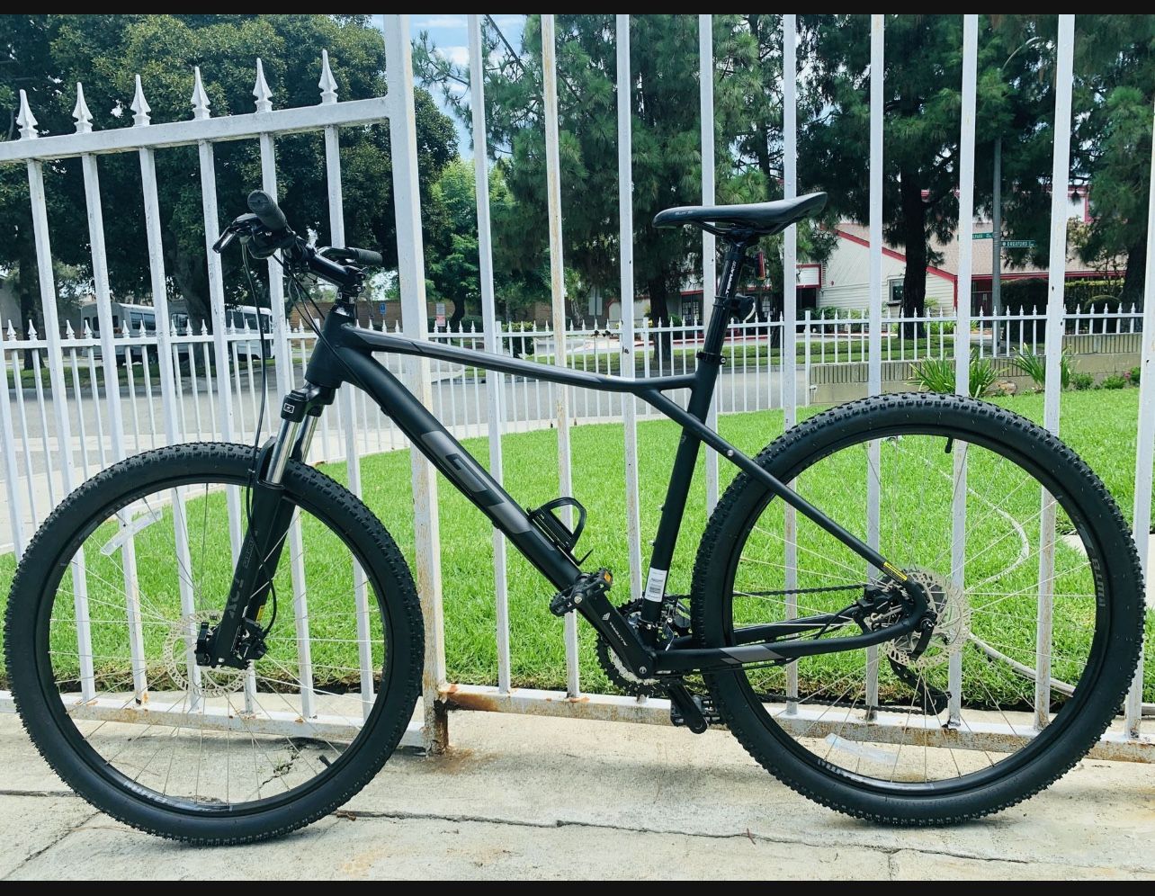 GT Men's Avalanche 29'' Mountain Bike with XL frame