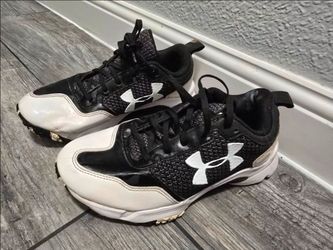 Turf trainer shoes