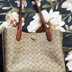 Coach Willow Tote Bag in Signature Canvas