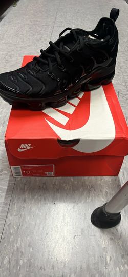 tripple black vapormax $200 or obo