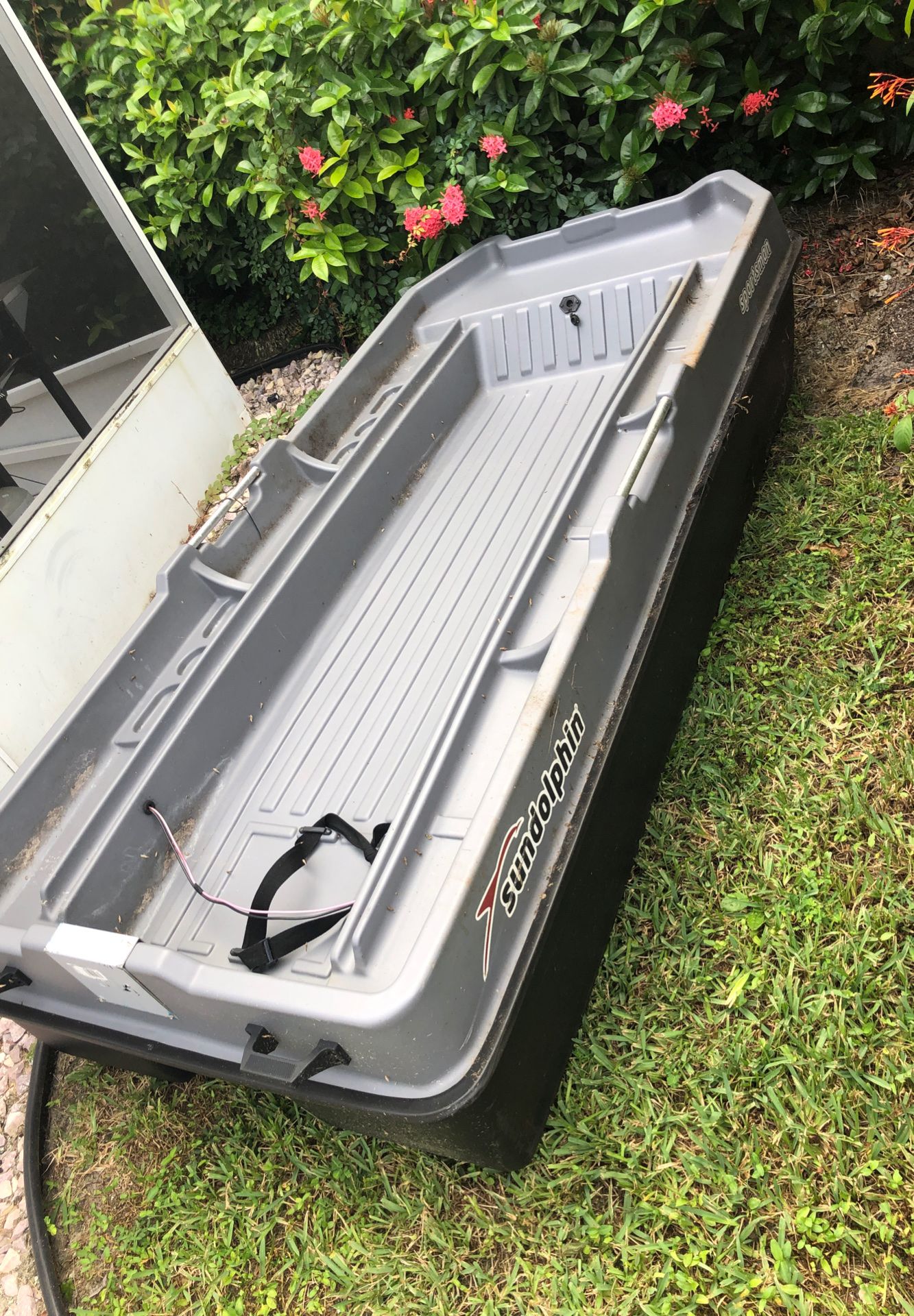 SUN DOLPHIN 8'5" Polyethylene Professional fishing boat title in hand