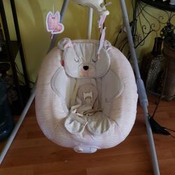 Columpio Para niña Usado Por 3 Meses Muy Comodo Funciona Con Baterias Y Tambien Con Luz 