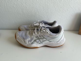 Volleyball shoes