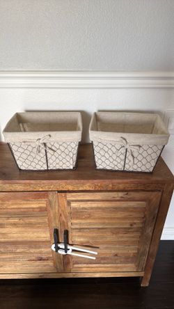 2 storage bins