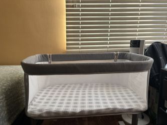 Baby Bedside Sleeper Bassinet