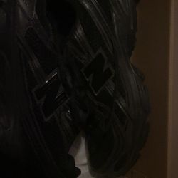 New Balance 740 Black Noir