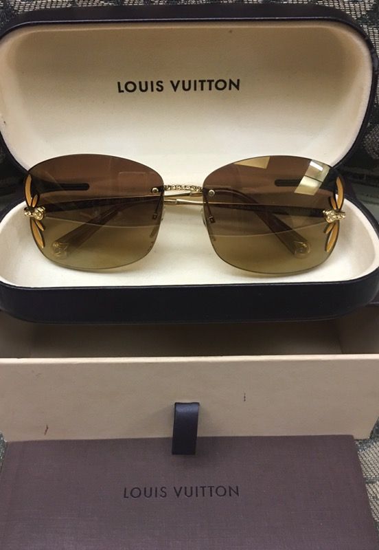 Louie Vuitton Sunglasses for Sale in Grand Prairie, TX - OfferUp