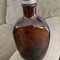 Vintage Log Cabin Syrup Brown Glass Embossed Indian Head Bottle w/Cap       wABL