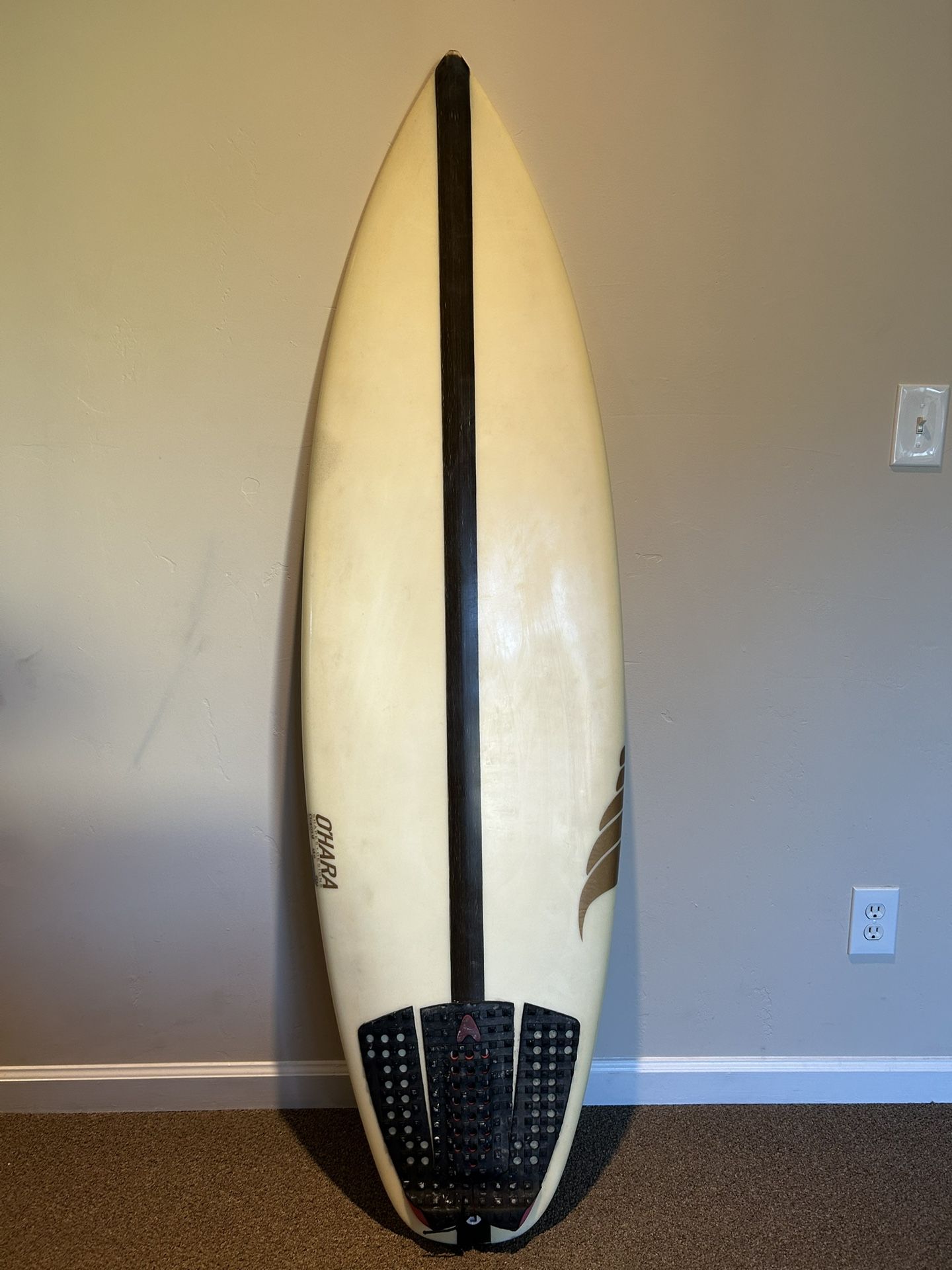 5’7” 28L Surfboard + Fins